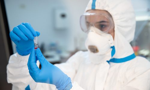 Rețeaua de sănătate REGINA MARIA  testează gratuit elevii și cadrele didactice cu teste antigen pentru screening COVID-19