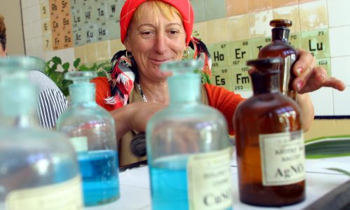 INSP nu recomandă utilizarea lămpilor UV pentru dezinfecţia suprafeţelor în școli
