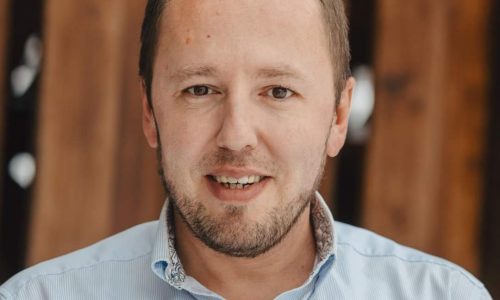 VIDEO Profesorii vor da feedback despre școala în care lucrează, relația cu inspectoratul și despre sistemul de Educație, anunță Radu Szekely, secretar de stat în Ministerul Educației / Trebuie să mergem cumva înspre un model care să combine finanțarea per elev cu o finanțare bazată pe performanță