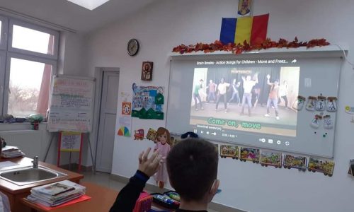 Cum începe ziua la școală pentru elevii din clasa învățătoarei Monica Toader. Întâlnirea de dimineață și poza grăitoare