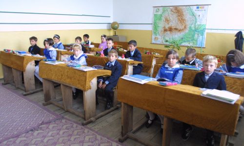 Fundația EMag vrea să finanțeze centre de tip after-school pentru copiii care nu primesc sprijin de acasă