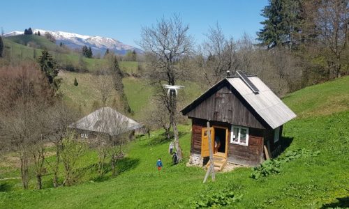 A doua lecție din proiectul ”Educație la înălțime”, transmisă din cătunul unde se află cea mai mică școală din România VIDEO