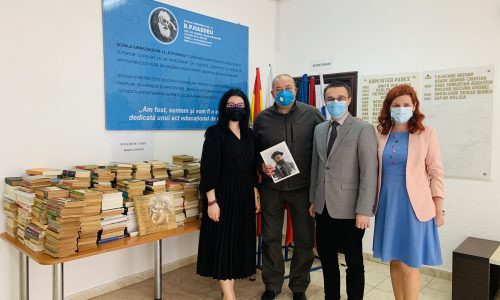 800 de volume donate de Teodor Hossu-Longin Școlii nr. 12 B.P. Hasdeu Constanța