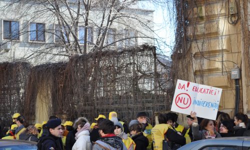 FSE SPIRU HARET și FSLI cer premierului să spună dacă vor fi majorate salariile conform Legii nr.153/2017